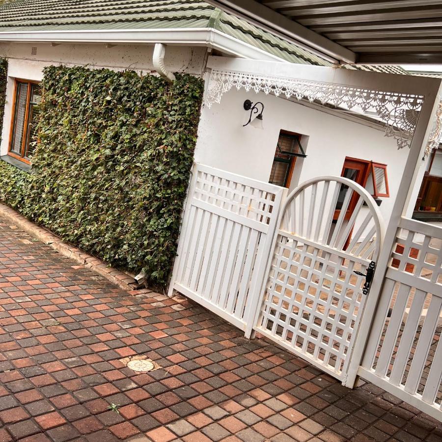 Peaceful@Swansea In Rosebank-Parkwood Appartement Johannesburg Buitenkant foto